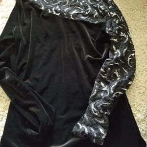 Pyramid Collection Velvet Top